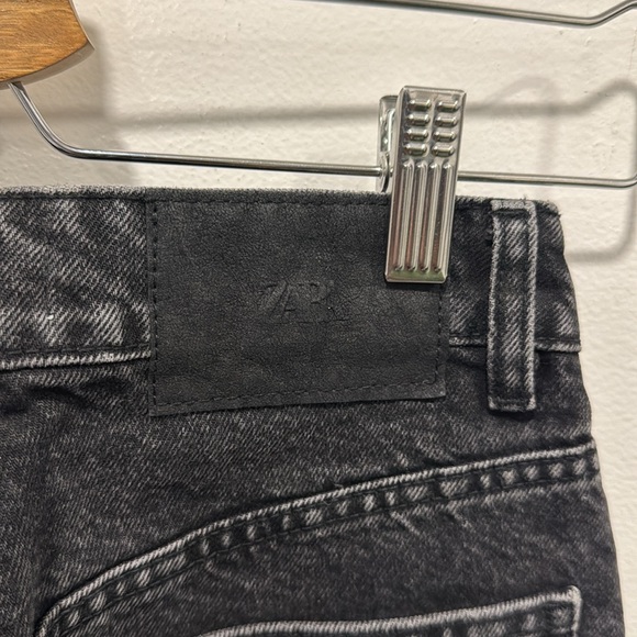 ZARA Women's Black High Waist Mom Fit Jeans - Picture 6 of 6